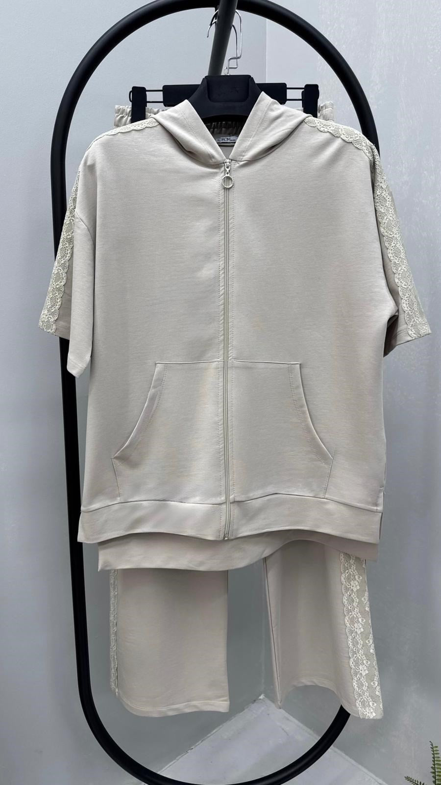 Kadın Büyük Beden Kısa Kollu Fermuarlı Kapüşonlu Dantel Detaylı Eşofman Takımı 8239-26