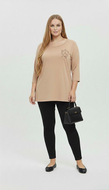 Kadın Büyük Beden Sırtı V Tül ve Taş Baskı Detaylı Truvakar Kol Bluz 2028-26