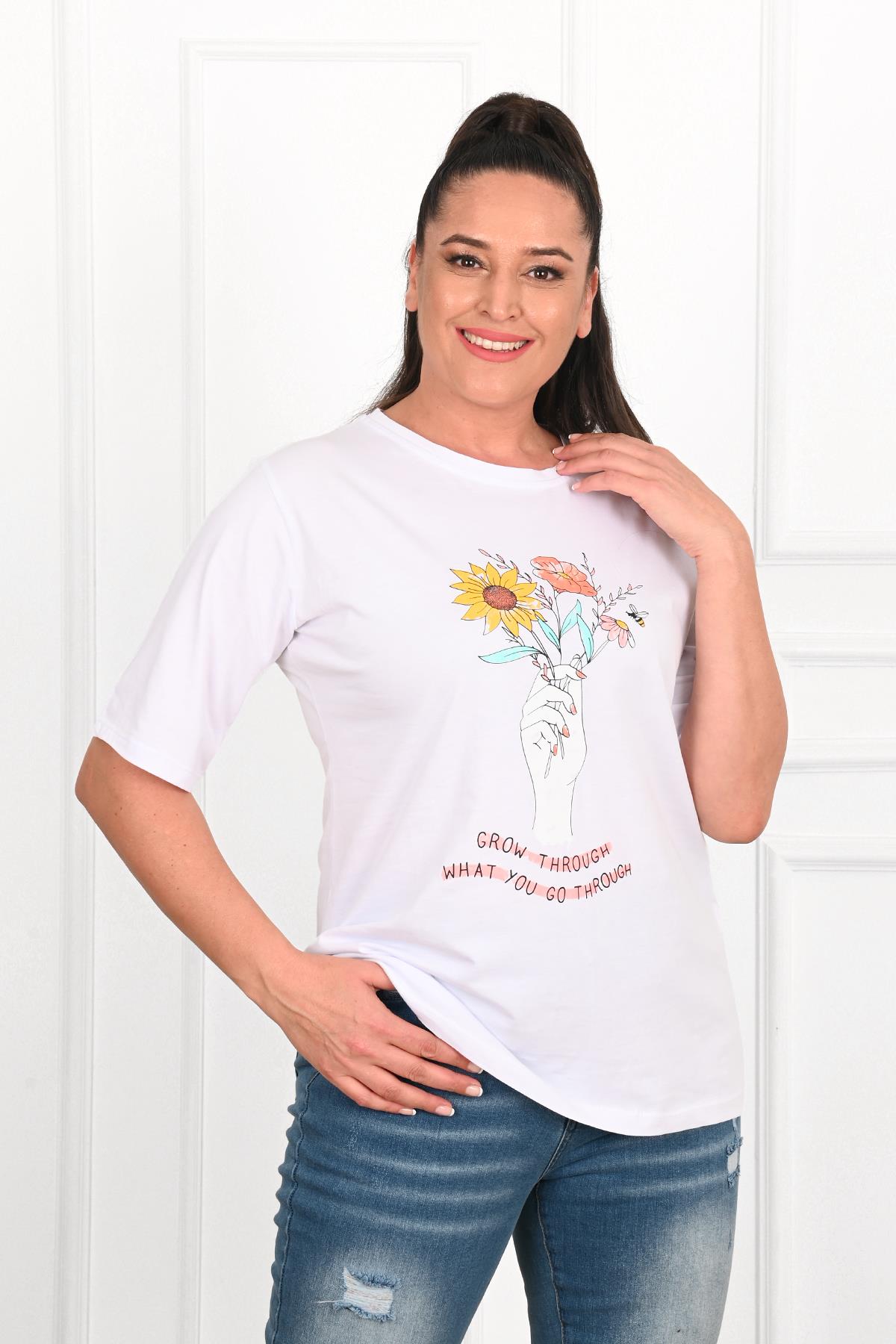 Kadın Büyük Beden Çiçek Tutan El Baskılı T-Shirt 1574-23